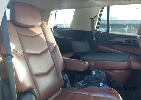 2018 Cadillac Escalade Premium Luxury z USA, uszkodzony, nr VIN 1GYS4CKJ6JR166275